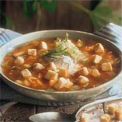 Kold sommer-tomatsuppe med hvidlgscroutons
